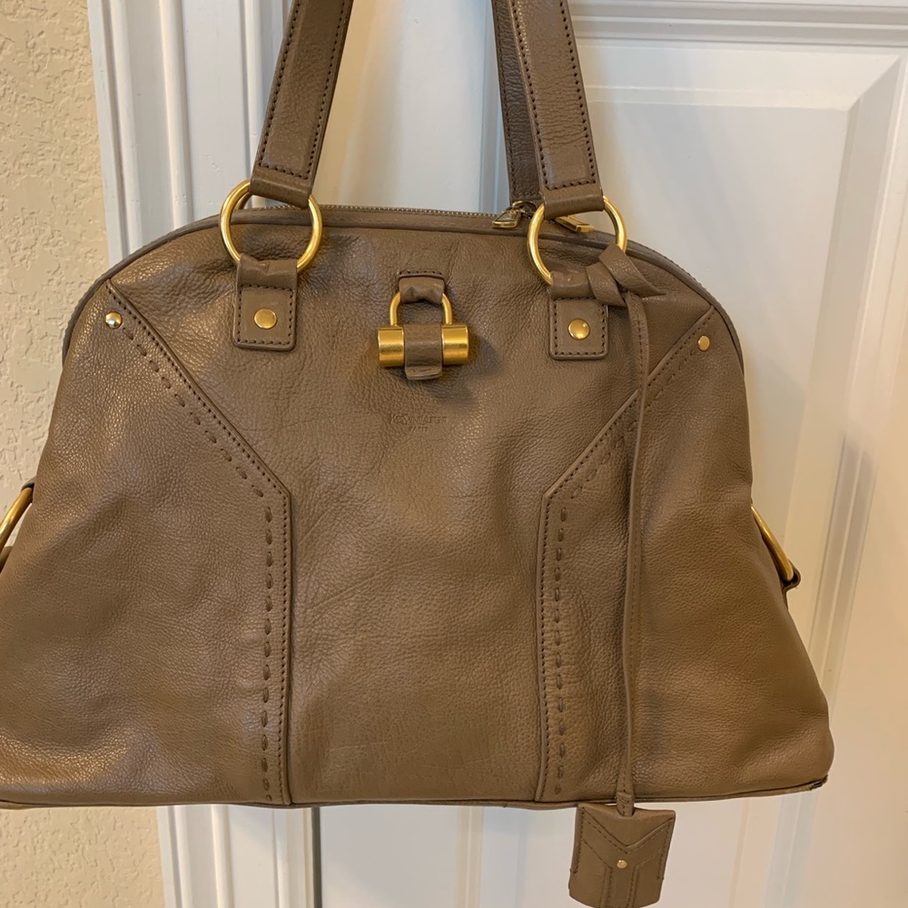 *Authentic* Yves Saint Laurent Sac Muse Handbag